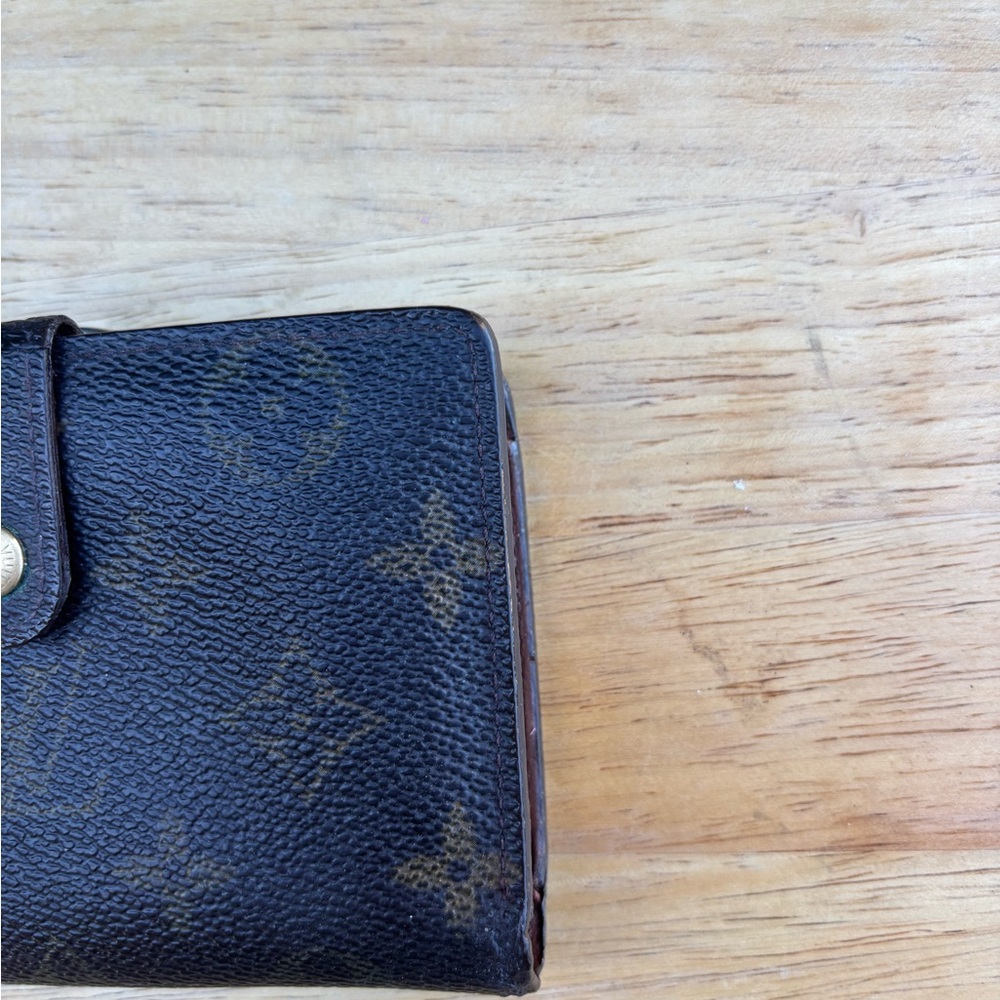 Louis Vuitton Brown Monogram Kisslock Wallet - Picture 4 of 16